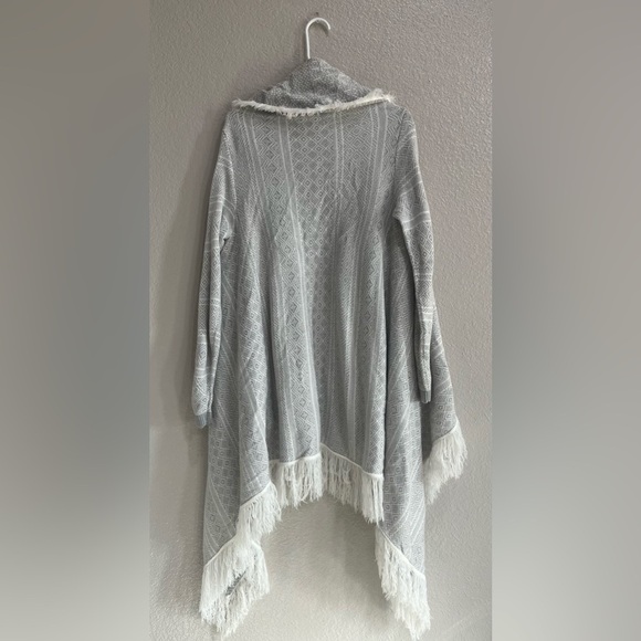 New York and Company Cocoon Cardigan Gray white size Medium Fringe - Picture 4 of 8